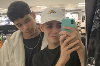 Irmãos novinhos