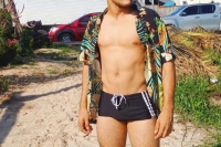 Garoto branco